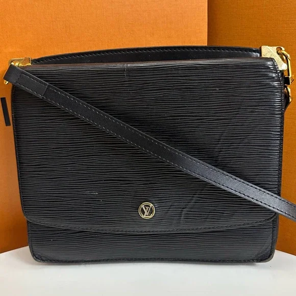 ✨Beautiful✨ Louis Vuitton Epi Leather Crossbody - Picture 1 of 11